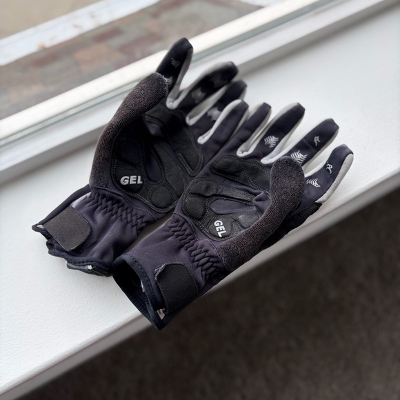 Gore Bike Wear Black and White Men's Gore Tex Gloves with Wool Arm Warmers - Picture 3 of 5